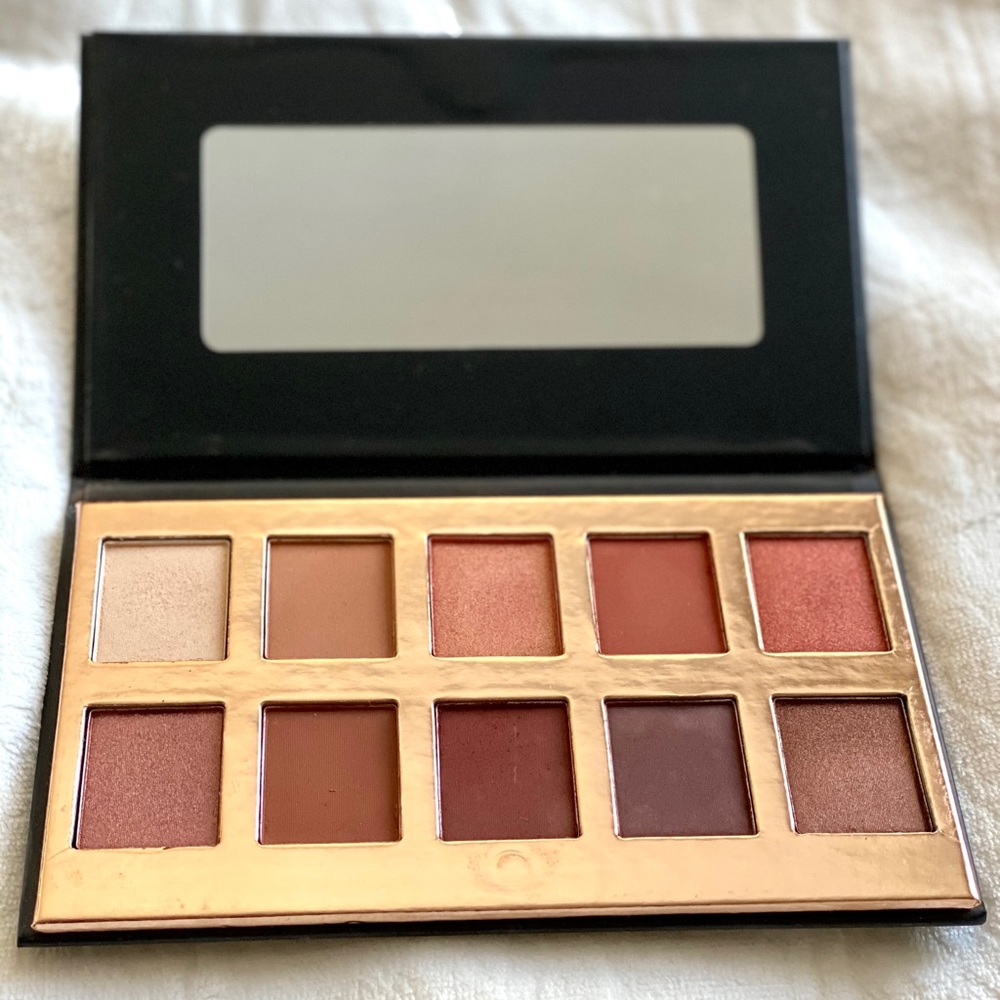 NWOT Crown eye shadow palette